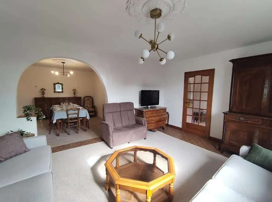 Hébergement de vacances Chez Madeleine - Maison 11 Pers. Parc Arbore 3000M² Lanobre