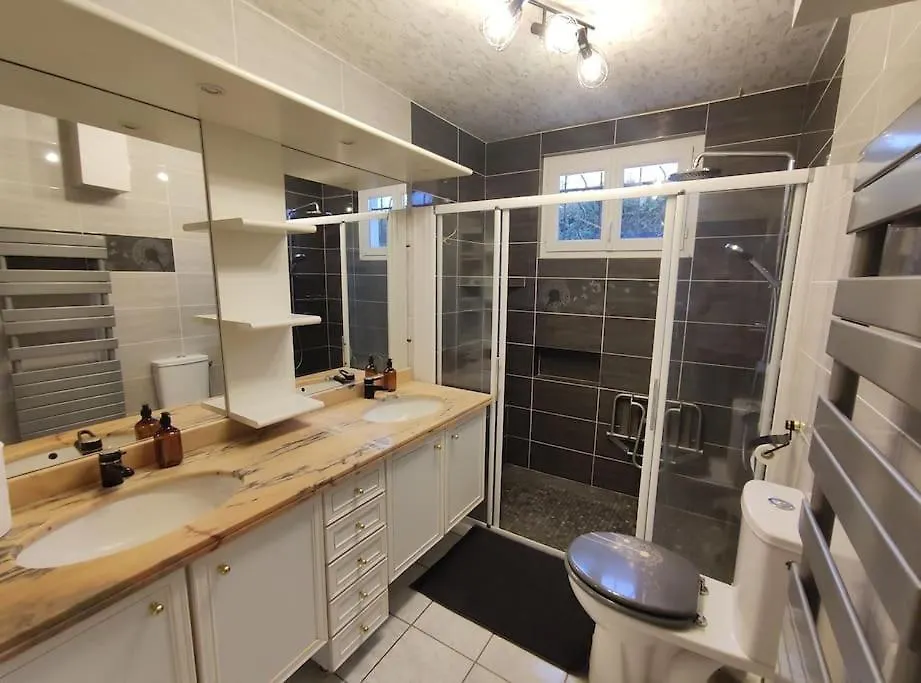 Hébergement de vacances Chez Madeleine - Maison 11 Pers. Parc Arbore 3000M² Lanobre